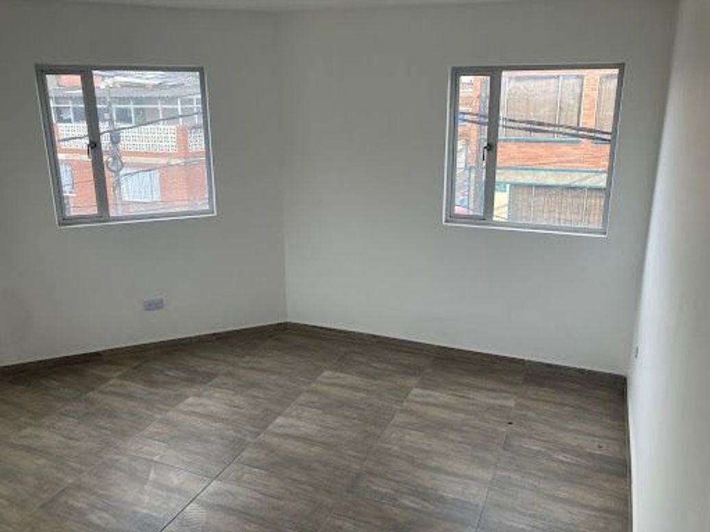 Casa de 6 alcobas en venta en Fontibón, Bogotá, 324 m² · foto 2 de 17