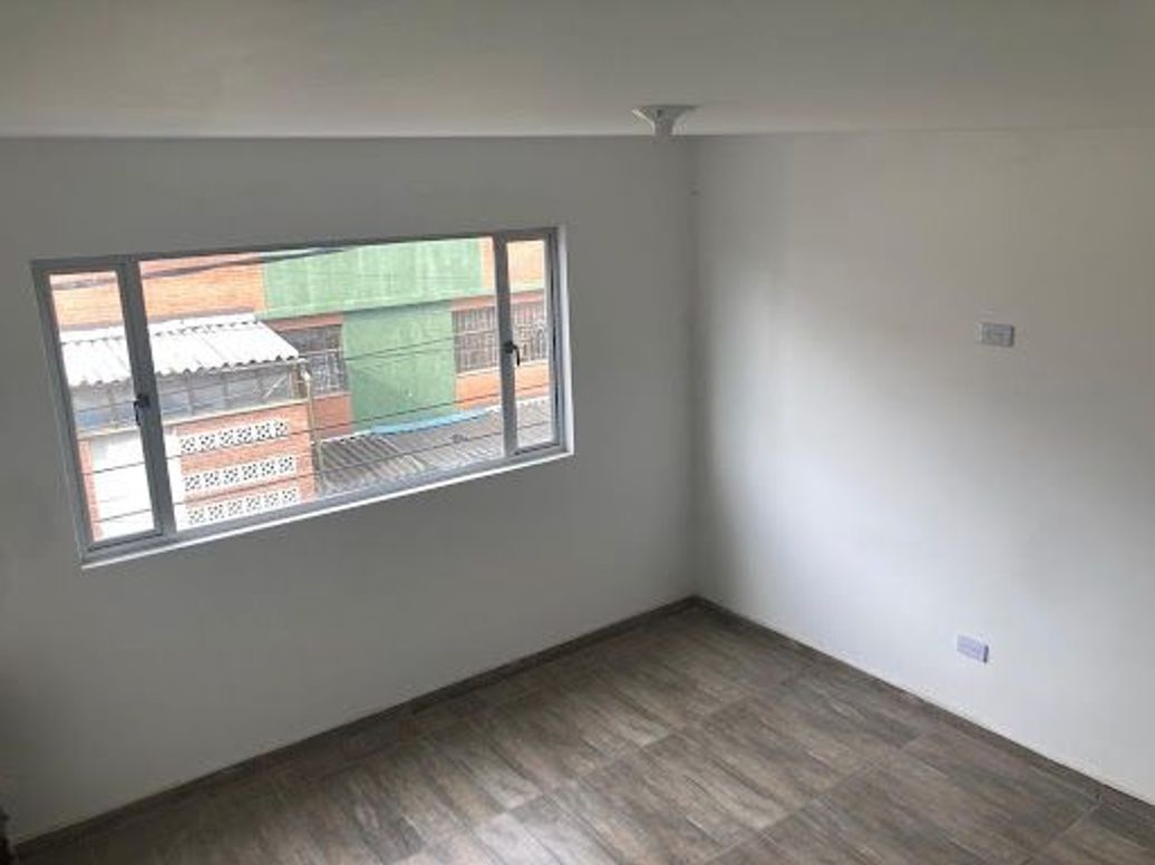 Casa de 6 alcobas en venta en Fontibón, Bogotá, 324 m² · foto 5 de 17