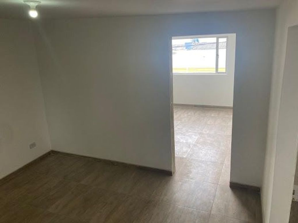 Casa de 6 alcobas en venta en Fontibón, Bogotá, 324 m² · foto 8 de 17