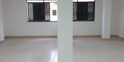 ¡Encuentra tu nuevo hogar!Casa con encanto en corazón de Itagüí
Ubicada en el tranquilo y céntrico barrio Santa María, esta hermosa casa de 110m2 te espera para ser tu nuevo nido. 
Posee un amplio y luminoso espacio integrado de sala-comedor-cocina, ideal para disfrutar La cocina sencilla tiene todo lo necesario para preparar exquisitos platos.
Ubicada a solo minutos de los mejores colegios de la zona y a una cuadra del centro comercial Santa María, donde encontrarás de todo.  
El transporte público pasa frente a la puerta para conectarte rápido al resto de la ciudad. 
¡Ven a conocerla, seguro quedas encantado! Un hogar acogedor a excelente precio, en una zona de itagüí