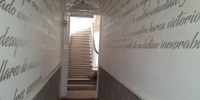 Gran Oportunidad de local en una de los mejores zonas de la  candelaria  la antigua,rodeada de universidades ,colegios ,restaurantes, a  una cuadra de la casa de Nariño y la plaza de Bolívar .