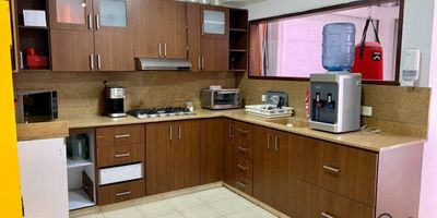 Casa con un área de 290 mt²Ideal para uso comercial.3 Alcobas u Espacios, 3 Baños, Sala, Comedor,Cocina Integral, Zona de Ropas, 3 Patios, 1 Terraza cubierta, Red de Gas.Garaje.Inmueble cercano a Instituciones Educativas, Transporte Publico, Parques Cercanos, Zona Campestre, Vía Principal, Supermercados y Zona Residencial.