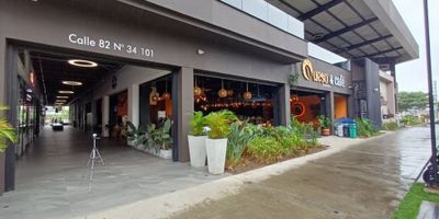 COD. 952FR3839

¡OPORTUNIDAD ÚNICA DE INVERSIÓN EN EL EPICENTRO DE PEREIRA! ?

 

Local comercial en, Condina. La zona con la mayor valorización urbana y vial de la ciudad.

 

LA CIFRA HABLA POR SÍ SOLA:

Rentabilidad Mensual Asegurada: ¡$3.500.000 COP!

 

VENTAJAS CLAVE:

1. **Ubicación Estratégica:** Flujo peatonal constante y alto tráfico comercial.

2. **Valorización Garantizada:** El desarrollo urbanístico de Condina dispara el precio de su activo.

3. **Centro Comercial Posicionado:** Batara Plaza garantiza visibilidad y seguridad.

 

**Deje de buscar dónde invertir; invierta donde el crecimiento ya está sucediendo.**

 

**¡Asegure hoy su activo de alta rentabilidad!**
