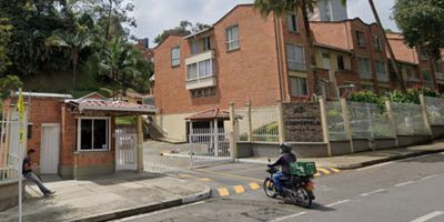 ✅VENTA✅ 

"¿Estás listo para mudarte? ?? Encuentra la casa de tus sueños hoy. ¡Compra ya!

Tu nuevo hogar en la Loma de los Bernal,calidad y confort en cada espacio, si buscas un espacio acogedor y con excelente ubicación, este apartamento es para ti. ?

✨ Características principales:
?Área: 160 mts2
?️Habitaciones: 4
?Baños: 3
?️Salón-comedor: 1
?‍?Cocina y zona de ropas: 1
