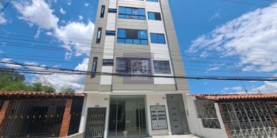 cod 5962 se arrienda apartamento en giron, 3 alcobas con closet, alcoba principal con baño, sala comedor, cocina integral, 1 baño auxiliar, calentador, zona ropas, techo en pvc, piso en ceramica, citofono.