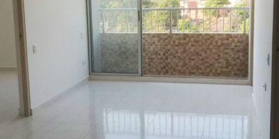 Vive la comodidad y tranquilidad que buscas en Bucaramanga ?. Este apartamento de 54 m² ofrece 3 habitaciones, 2 baños, una cocina semi integral funcional, sala-comedor con acceso a un acogedor balcón ? y parqueadero cubierto. El edificio cuenta con ascensor, piscina ?‍♂️, gimnasio, zonas verdes, salón social, juegos infantiles y área de BBQ, además de vigilancia 24/7 ?. Su ubicación te conecta fácilmente con vías principales, transporte público y comercios, brindando todo lo que necesitas para un estilo de vida cómodo y seguro.