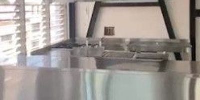 El local se encuentra totalmente remodelado para que proyectes aquí tu negocio. Su ubicación es estratégica, sus espacios amplios