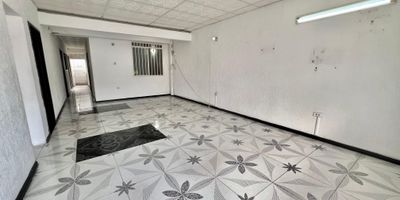 Casa en arriendo
¿Buscas un espacio amplio y versátil para tu negocio o tu empresa? Esta propiedad lo tiene todo

4 habitaciones con clóset

Amplio salón

3 baños

Cocina funcional

Patio amplio

Garaje

Tanque subterráneo con electrobomba

Habitación principal con aire acondicionado

Su distribución y ubicación estratégica en el 7 de agosto la hacen ideal tanto para vivienda como para oficinas o empresas.
No dejes pasar esta oportunidad Contáctanos y agenda tu visita hoy mismo.