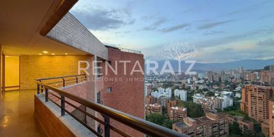 Arriendo. ESPECTACULAR APARTAMENTO CON VISTA HACIA EL POBLADO EN ARRIENDO Y UBICADO EN UN EXCLUSIVO CONJUNTO RESIDENCIAL DEL POBLADO. Puntos de referencia: a 2 minutos del centro comercial Oviedo, a 1 minuto del centro de negocios milla de oro, a 4 minutos del centro comercial santa fe, a 5 minutos de la universidad Eafit. Unidad residencial: seguridad 24 horas, zona de juegos infantiles, piscina, gimnasio, zonas verdes. El apartamento con una hermosa vista, no tiene poniente, tiene 3 habitaciones cada una con baño y vestier (principal con balcón), estar de televisión, cocina de lujo independiente, salón comedor semi independientes con un espectacular balcón/terraza. El apartamento esta ubicado en piso alto, se caracteriza por su excelente ubicación y sus acabados tradicionales en excelente estado.