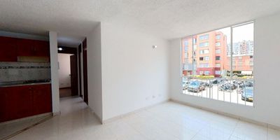 Apartamento en Conjunto Loretto en venta de 51 M², con vista interior, ubicado en un 2do piso (Torre 11 Apto 202), acceso por escaleras Consta de 3 habitaciones, 2 baños, sala comedor, cocina integral y zona de lavandería. Tiene piso laminado en habitaciones, cocina y zona social y cerámico en baños. El conjunto cuenta con salón social, parque infantil, zonas verdes y vigilancia privada las 24 horas. Cerca a centro comercial Ventura Terreros y centro comercial Mercurio; cerca a almacenes de cadena Olímpica, Ara y D1; cerca a colegio Julio Cesar Turbay Ayala; cerca a estación de Transmilenio León XIII; Vías de acceso por la Calle 44 y Carrera 1 Este. NID 20176246533
