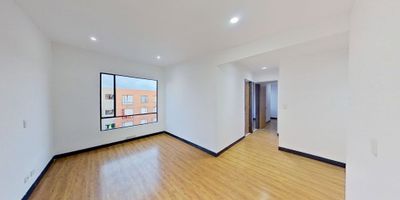 Apartamento en Conjunto Dalia en venta de 60m2, con vista interior, ubicado en un 6to piso (Torre 10 Apto 601), acceso por escaleras. Consta de 3 habitaciones, 2 baños, sala comedor, hall de estudio, cocina integral y zona de lavandería. Tiene piso laminado en zona social, habitaciones y cerámico en cocina y baños. El conjunto cuenta con zonas verdes, zona de niños, salón social, parqueadero comunal y vigilancia privada las 24 horas. Cerca a centro comercial Miraflores, Jardín - Soacha y Prado Verde; cerca a almacenes de cadena como Olímpica; cerca a colegio Minuto de Dios Ciudad Verde; cerca a universidad Nacional Abierta y a Distancia; cerca a estación de Transmilenio San Mateo; Vías de acceso por la Carrera 31 y la Av. Potrero Grande .  NID 39350029315
