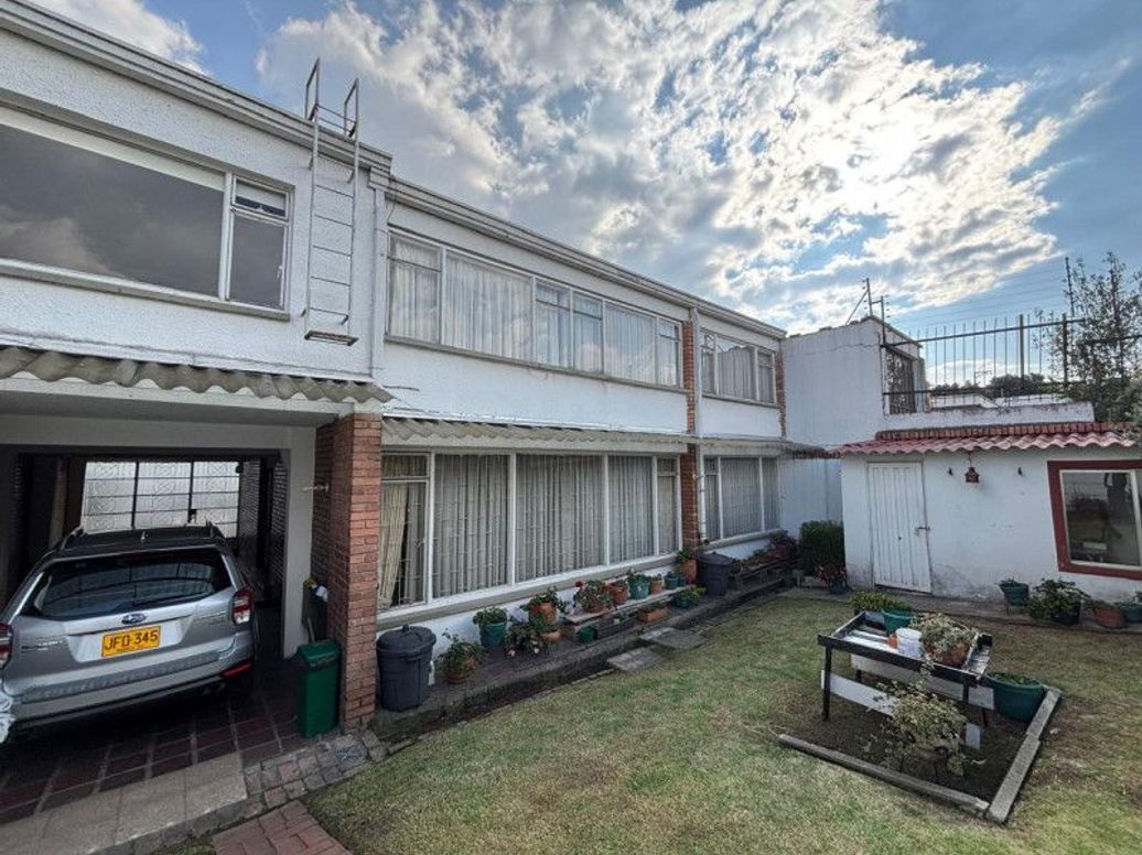Casa de 5 alcobas en venta en Niza, Bogotá, 263 m² · foto 12 de 20