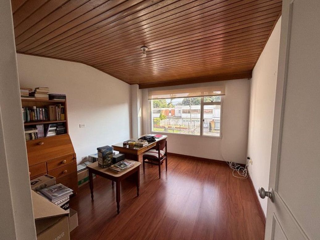 Casa de 5 alcobas en venta en Niza, Bogotá, 263 m² · foto 17 de 20