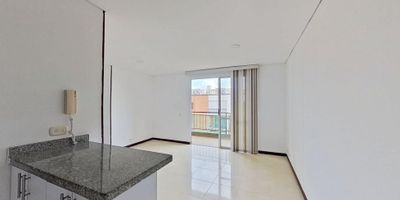 Apartamento en venta de 64 m², con vista interior, ubicado en un 5to piso (Torre N Apto 504), con acceso por escaleras. Cuenta con 2 habitaciones, 2 baños, sala de estudio, sala comedor, cocina integral y zona de lavandería, con pisos en cerámica en todas sus áreas para mayor practicidad y fácil mantenimiento. El conjunto ofrece piscina, salón social, zona infantil, amplias zonas verdes y vigilancia privada las 24 horas, creando un ambiente seguro y agradable para toda la familia. Su excelente ubicación lo conecta con centros comerciales como Bochalema Plaza y Jardín Plaza, almacenes de cadena como D1, Ara y Éxito, el colegio Alemán, la Universidad Autónoma de Occidente, además de la estación del MIO Universidades y vías principales como la Calle 46 y la Carrera 109. 9535735
