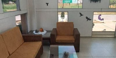 Hermosa Casa en condominio de dos niveles, el primer nivel consta de 44.83mts y el segundo nivel de 42.72mts, tiene 3 alcobas, 3 baños, 2 closet y vestier, cocina integral, zona de lavado, patio, antejardín, hall, deposito, el condominio cuenta con piscina, juegos infantiles, cancha de basquetbol y futbol, parqueadero.