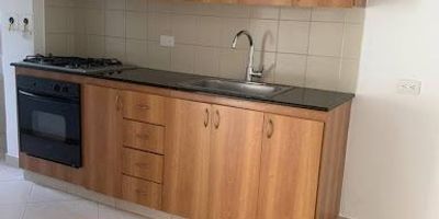 Bemsa Propiedad Raíz, ofrece apartaestudio de excelentes acabados, amplios espacios, muy iluminado, balcón amplio, cuenta con alcoba independiente con baño y vestier, baño social. salón comedor, cocina integral, parqueadero sencillo y cuarto útil, la unidad cuenta con piscina, gimnasio, salón social, juegos infantiles, zonas verdes ideal para su descanso, ubicado cerca a centros comerciales, estación del metro.