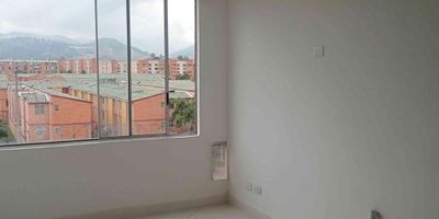 [ARR] ID HOUM: 160427

Entérate de todos los beneficios al arrendar con nosotros:
    • Asistencia e intermediación con el propietario
    • Firma tu contrato online
    • Arrienda sin burocracia, sin papeleos ni notarías

Departamento en arriendo, ubicado en el barrio Ciudad Verde, con una superficie construida de 50.00 m² y superficie total de 50.00  m². 

Sus principales características son:

    • No amoblado
    • 2 dormitorios
    • 1 baño
    • Admite mascotas
    • Año de construcción: 2010
            
Además, el inmueble cuenta con las siguientes amenidades:

    • Salón de eventos
    • Vigilancia 24 hrs
    • Zona de juegos

Si arriendas con nosotros, te brindamos asesoría personalizada durante todo el proceso.

Requisitos para arrendar con nosotros:

    • Arrienda sin codeudor*, fácil, rápido y seguro
    • Demuestra un ingreso mensual neto de al menos 2.5 veces el valor del arriendo (los ingresos mensuales se pueden complementar por las personas que vivirán en este inmueble)
    • Completa tu información básica y mándanos tus extractos bancarios o documentos que demuestren tus ingresos
    • No debes tener reportes negativos en centrales de crédito
        

IMPORTANTE:

    • Te invitamos a agendar una visita a esta propiedad
    • Si tienes alguna duda por favor puedes solicitar más información desde los portales como también contactarte directamente con nosotros
    
Más que una inmobiliaria, somos Houm.
*Aplican T&C