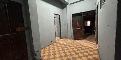 Descubre esta amplia bodega en arriendo ubicada en una zona estratégica. Con 92 metros cuadrados, cuenta con 1 baño y espacios versátiles para adaptarse a tus necesidades. Su precio de $3,500,000 la convierte en una excelente oportunidad para tu negocio. No pierdas la oportunidad de potenciar tu empresa en este espacio funcional y bien ubicado. ¡Contáctanos para más información!