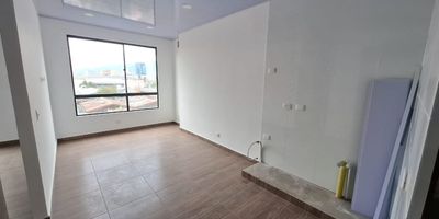 Moderno Estudio a Estrenar con Excelentes Amenidades y Ubicación Privilegiada
Descubre este espectacular estudio, completamente nuevo y con mobiliario recién entregado, diseñado para ofrecerte el máximo confort y estilo de vida. Ubicado estratégicamente a solo una cuadra de la Avenida Carrera 30, disfrutarás de una conexión inigualable con la ciudad. pendiente remodelación de la cocina Cod: 5032