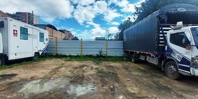 Lote de terreno en venta Boyacá Real Bogotá, sector de alta valorización. OPORTUNIDAD DESARROLLO PROYECTO DE VIVIENDA, con licencia de construcción aprobada, potencial para construir dos torres de apartamentos, medianero, ubicación central, cuenta con excelentes vías de aproximación avenida Boyacá y futura línea del Metro, avenida ciudad de Cali, área total de terreno 736 m2, zona con amplia oferta de vivienda, comercio e industria de bajo impacto. ¡Contáctanos!