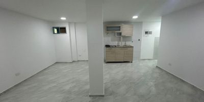 En el barrio san isidro, se encuentra este encantador apartamento de 3 habitaciones y 1 baño, con una distribución inteligente que optimiza cada uno de sus 64,8 metros cuadrados. Con una decoración moderna y elegante, este espacio se convierte en el escenario perfecto para crear nuevos recuerdos. Además, cuenta con 1 parqueadero para mayor comodidad. Experimenta la armonía y comodidad que este hogar tiene para ofrecer. ¡Bienvenido a tu nuevo refugio urbano!.