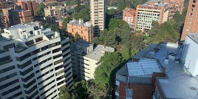 Espectacular oficina con muy buenos espacios y una gran iluminación, cuenta con una muy buena ubicación cerca al sector comercial ,bancario ,empresarial ,centros comerciales y de fácil acceso transporte publico  .se encuentra arrendada para un inversionista