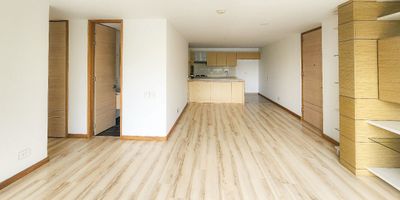 Apartamento exclusivo en Benedictine Park – Zúñiga

137 m² + 35 m² de terraza privada | Total: 172 m² de diseño, amplitud y confort
Ubicación privilegiada: En el prestigioso sector de Zúñiga, a tan solo 3 minutos de la Avenida El Poblado, se encuentra este espectacular apartamento, ideal para quienes valoran el diseño, la comodidad y la exclusividad en un entorno residencial tranquilo y bien conectado.

Características destacadas:

Área total construida: 172 m², distribuidos inteligentemente para aprovechar cada espacio.
137 m² interiores + 35 m² de terraza privada con techo corredizo motorizado, perfecta para reuniones, descanso o disfrutar del aire libre en total privacidad.
Balcón amplio integrado a la zona social, con excelente vista y ventilación natural.
Zona social de concepto abierto: Sala, comedor y cocina se conectan en un espacio moderno, luminoso y funcional.

Distribución:
3 habitaciones (principal con baño y vestier)

3 baños

Estudio o sala de estar

Cocina 