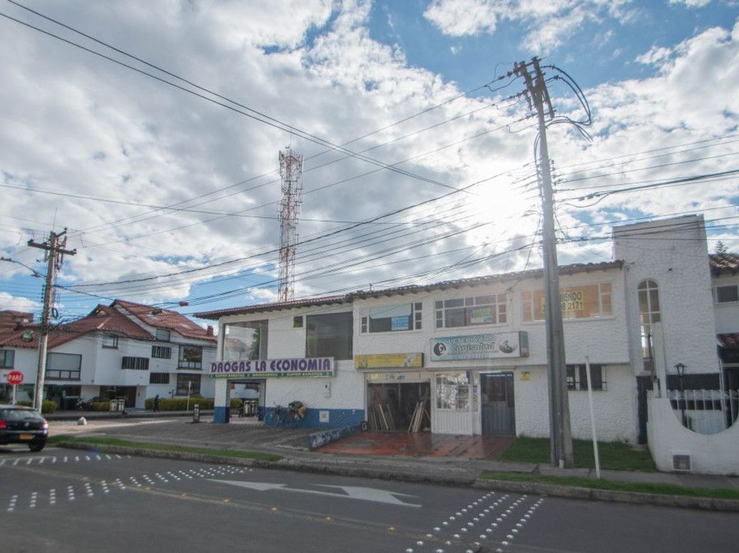 Casa de 11 alcobas en venta en El Contador, Bogotá, 639 m² · foto 2 de 5