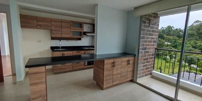 Espacio ideal para estudiantes o profesionales! Estudio con caracteristicas unicas y ubicacion privilegiada.

Caracteristicas:
- Sala-comedor para relajarte y estudiar
- Balcon con vista y ventilacion natural
- Habitacion amplia y comoda
- Bano privado para tu comodidad
- Doble entrada: desde la sala-comedor y desde la habitacion
- Cocina integral para preparar tus comidas favoritas
- Zona de ropa para tu comodidad

Un espacio ideal para vivir y estudiar con comodidad! Quieres conocer mas sobre esta propiedad? Contactanos!