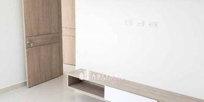 ¡Arrienda tu nuevo hogar en Serena del Mar!
Apartamento de 3 habitaciones, 2 baños, 2 parqueaderos y depósito, en un entorno moderno, tranquilo y rodeado de naturaleza. ¡Ideal para tu familia!
