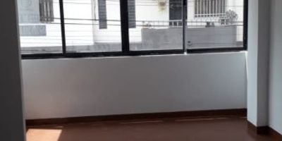 Comoda casa  local ubicado en villa paula, cuenta con un área de 240mts, 2 baños. sala comedor.
Cerca de: rutas de trasporte, supermercados, muy comercial.