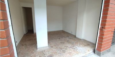 CÓDIGO ARR: 2313

1 Espacio, piso clase retal mármol, 1 baño, 1 lavamanos.

Área 20 mts aprx

Puntos de referencia: Av. 80 / Colegio Ferrini / Torres de Hungría
