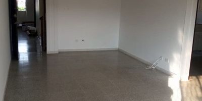 Descubre la elegancia y comodidad en este exclusivo apartamento de 2 habitaciones y 2 baños. Con una distribución inteligente de 84 metros cuadrados, cada espacio ha sido diseñado para brindar confort y funcionalidad. La cocina de concepto abierto invita a la convivencia, mientras que las amplias habitaciones ofrecen privacidad y descanso. Además, cuenta con 1 parqueadero para tu comodidad. Vive la experiencia de un estilo de vida sofisticado en este inmueble que combina modernidad y calidez en cada rincón. ¡Bienvenido a tu nuevo hogar!