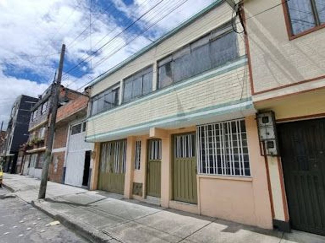 Casa de 10 alcobas en venta en Bellavista Occidental, Bogotá, 246 m² · foto 2 de 15