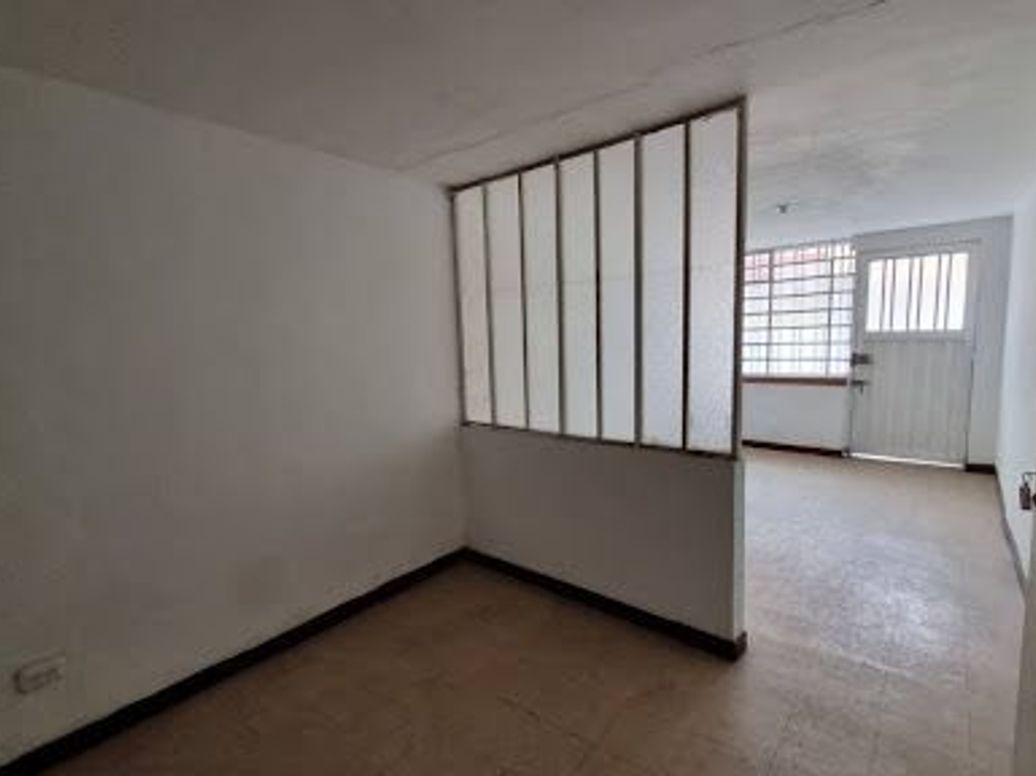 Casa de 10 alcobas en venta en Bellavista Occidental, Bogotá, 246 m² · foto 4 de 15