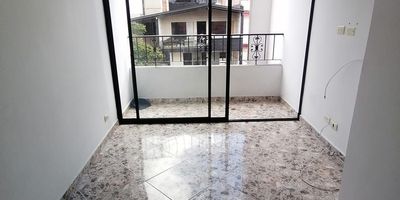 Arriendo apartamento en belen zona residencial  con buenas vias de acceso y transporte ,a una cuadra del parque de belen , zona bancaria ,iglesia , colegio, tiendas ,supermercado.

el inmueble cuenta con sala comedor ,balcon , cocina integral con red de gas , zona de ropa con calentador de agua a gas, 2 habitaciones cada una con closet ,2 baños cabinados. Ven y disfruta de esta excelente opcion .