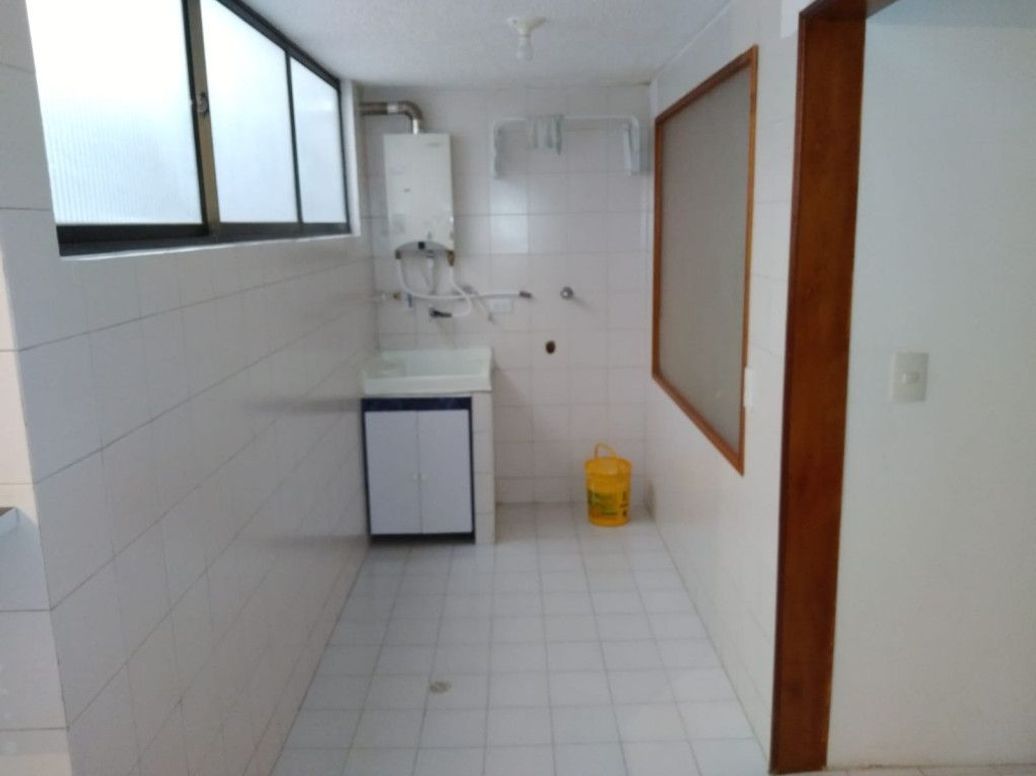 Apartamento de 3 alcobas en venta en Cedro Narvaez, Bogotá, 120 m² · foto 12 de 15