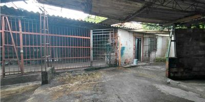 ¡Bodega de 270m2!

Bodega ideal para lavadero de carros,  almacenamiento, taller de motos o de carros 
