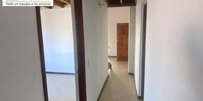 En el edificio real de la Quinta a pocas cuadras de Unicentro, la 70 y la UPB, en un sector exclusivo descubriras, por que esta propiedad se ajusta exactamente a tus deseos.Parqueadero cubierto, ultimo piso (9), balcon, cocina integral, mezzaninie, y cercania a un sector unico y exclusivo.