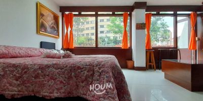 [ARR] ID HOUM: 160671

Entérate de todos los beneficios al arrendar con nosotros:
    • Asistencia e intermediación con el propietario
    • Firma tu contrato online
    • Arrienda sin burocracia, sin papeleos ni notarías

Departamento en arriendo, ubicado en el barrio Las Nieves, con una superficie construida de 60.00 m² y superficie total de 60.00  m². 

Sus principales características son:

    • No amoblado
    • 1 dormitorio
    • 1 baño
    • Admite mascotas
    • Piso 2
    • Año de construcción: 1990
            
Además, el inmueble cuenta con las siguientes amenidades:

    • Vigilancia 24 hrs
    • Ascensor
    • Lavandería

Si arriendas con nosotros, te brindamos asesoría personalizada durante todo el proceso.

Requisitos para arrendar con nosotros:

    • Arrienda sin codeudor*, fácil, rápido y seguro
    • Demuestra un ingreso mensual neto de al menos 2.5 veces el valor del arriendo (los ingresos mensuales se pueden complementar por las personas que vivirán en este inmueble)
    • Completa tu información básica y mándanos tus extractos bancarios o documentos que demuestren tus ingresos
    • No debes tener reportes negativos en centrales de crédito
        

IMPORTANTE:

    • Te invitamos a agendar una visita a esta propiedad
    • Si tienes alguna duda por favor puedes solicitar más información desde los portales como también contactarte directamente con nosotros
    
Más que una inmobiliaria, somos Houm.
*Aplican T&C