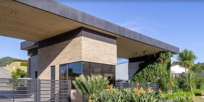 Tu refugio ideal en la naturaleza te espera

Descubre este exclusivo lote en la Parcelación Asturias, ubicada en el prestigioso sector El Yarumo, en La Ceja, Antioquia. Un lugar que ofrece tranquilidad, alta valorización y una ubicación estratégica.

 Características destacadas:

 . Ubicado en una unidad cerrada de alta seguridad
.  Entorno campestre, tranquilo y rodeado de naturaleza
 .  A solo 2 minutos de la vía principal con conexión rápida hacia La Ceja, San       Antonio y El Carmen de Viboral
.  A tan solo 10 minutos del casco urbano y centros comerciales como Viva La Ceja y Cantarrana

 Ideal para quienes buscan calidad de vida, descanso y conexión con la naturaleza, sin alejarse de los servicios y comodidades de la ciudad.

No pierdas esta oportunidad de construir la casa de tus sueños en una ubicación privilegiada

 
