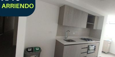 Vive rodeado de naturaleza y comodidad en este amplio apartamento para alquiler en Rionegro, Antioquia. Con una ubicación estratégica en una de las zonas más pintorescas de la ciudad, este inmueble te ofrece todo lo que necesitas para una vida tranquila y agradable.

Con una área total de 73 M2, este apartamento te ofrece un espacio amplio y bien distribuido para que puedas disfrutar de cada rincón de tu hogar. Además, cuenta con una impresionante vista panorámica que te dejará sin aliento cada vez que mires por la ventana.

Con 3 cómodas alcobas, cada una con su propio closet, podrás tener un espacio privado para cada miembro de la familia. Además, cuenta con 2 baños completos, uno de ellos con baño en su habitación principal, para mayor comodidad.

El apartamento también está equipado con una moderna cocina integral, perfecta para preparar tus comidas diarias de manera sencilla y organizada. Incluye un calentador y tiene conexión para servicios de electricidad y gas domiciliario. El suelo es de cerámica y mármol, dándole un toque elegante y moderno.

Si tienes mascotas, no te preocupes, ya que este inmueble admite su presencia. Además, podrás disfrutar de una brisa fresca en el balcón mientras tomas un café o simplemente te relajas. El baño auxiliar es ideal para tus visitas y la zona infantil y zonas verdes cercanas son perfectas para que los niños jueguen y se diviertan al aire libre.

La urbanización es cerrada y cuenta con seguridad y vigilancia las 24 horas del día, para que puedas vivir con tranquilidad y paz en tu hogar. También hay acceso pavimentado, ascensor, portería y recepción, garaje propio y parqueadero para visitantes.

Además, estarás rodeado de servicios y comercios, ya que cerca encontrarás zonas urbanas que te ofrecen una amplia variedad de tiendas y restaurantes. También hay colegios y universidades cercanas para que tus hijos puedan estudiar sin tener que desplazarse demasiado.

Transporte público cercano t