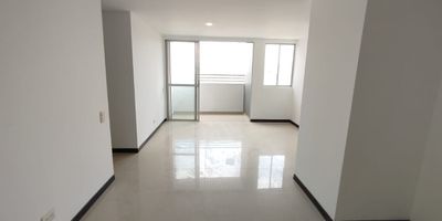 Apartamento ubicado en el exclusivo sector de Asdesillas, con una hermosa vista panoramica a la ciudad y libre de sol poniente, lo que brinda frescura y luminosidad durante todo el dia. Este inmueble se destaca por sus amplios espacios, su excelente distribucion y sus acabados modernos que combinan confort y elegancia. Su ubicacion es estrategica, a solo cinco minutos del Centro Comercial Mayorca y a pocos pasos de la Avenida El Poblado, en un entorno residencial tranquilo y de alta valorizacion. Una excelente opcion para quienes buscan vivir con estilo, comodidad y una vista inigualable de Medellin.