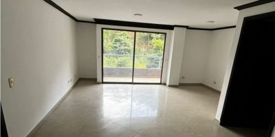 Apartamento en renta , de 123 m2 , ofrece una distribución práctica y moderna, con 4 habitaciones amplias, 3 baños, vestier y dos agradables  balcónes con vista que brinda excelente iluminación natural. La cocina equipada se integra perfectamente con la zona social, creando un espacio funcional y confortable, ideal para disfrutar en familia o con amigos. Además, cuenta con zona de ropas independiente para mayor comodidad.

Edificio residencial Completo , con áreas comunes que permiten disfrutar de un estilo de vida tranquilo y seguro. El apartamento incluye parqueadero privado,  Su ubicación es estratégica, cercana a todo lo necesario para el día a día, combinando comodidad, modernidad y una excelente calidad de vida.

Recuerda que te ayudamos en todo el proceso de vivienda 

 ¡Agenda tu visita hoy y enamórate de tu nuevo hogar!
