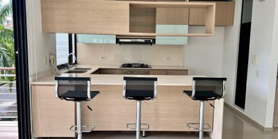 Vive el lujo y la exclusividad que mereces en Villavicencio

Imaginas despertar con una vista panorámica a las montañas desde tu balcón
Este espectacular apartamento en arriendo te ofrece el equilibrio perfecto entre confort, elegancia y ubicación privilegiada.

Características que te encantarán

Sala comedor amplia e iluminada.

Cocina integral con barra tipo americano.

Balcón que recorre todo el apartamento.

3 habitaciones con clóset y acabados de lujo.

4 baños modernos.

2 parqueaderos privados.

Planta eléctrica.

Acueducto propio.

Ubicado en una torre exclusiva de Villavicencio, con increíbles zonas sociales

Piscina en el último piso con vista a las montañas.

Zona BBQ.

Salón social para tus reuniones y eventos.

Vive en un espacio pensado para quienes buscan comodidad, exclusividad y estilo de vida premium.

Agenda tu visita hoy mismo y enamórate de tu próximo hogar.