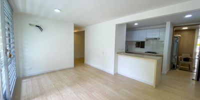 ¡Bienvenido a tu próximo hogar en RIO ALTO!  

Esta propiedad es perfecta para mayor comodidad y lo mejor, para estrenar. Ofrece; 3 Habitaciones, 2 baños, sala comedor, espacio amplio, fresco, muy buena iluminación. 

Cocina estilo americano, parqueadero; un conjunto que te ofrece amenidades de ensueño, parque de niños, zona de mascotas, piscina, bbq,  gym. 

¡Lo mejor es la ubicación! A solo cuadras del parque boulevard Buenavista, canchas de futbol y tennis, universidades, los mejores restaurantes de la ciudad, transporte publico y vias principales. Sector exclusivo de la ciudad. 

No pierdas la oportunidad de esta joya inmobiliaria.

"Contáctanos hoy mismo para programar una visita y descubrir todas las maravillas que este hogar tiene para ofrecer."

