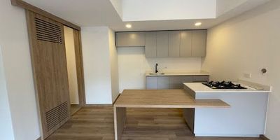• Código del inmueble: 1265
• Ubicación: Las Casitas, Envigado 
• Piso: 7
• Número de habitaciones: 1
• Número de baños: 1
• Sala-comedor
• Cocina
• Zona de ropas
• Parqueadero: Si
• ⁠Cuarto Útil: Si
• ⁠Arriendo: $3.300.000
• Mascotas: Si
• ⁠Estrato: 4
• ⁠Restricciones: No
• ⁠Calentador: Si
• ⁠Descripción o punto de referencia: Cerca al centro comercial Mayorca y la avenida el poblado con rutas de transporte público y comercio cerca para vivir con comodidad y cerca a todo