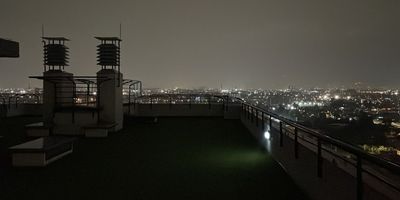 Codigo 2080. Arriendo apartamento en Bogotá – Código 2080¡Comodidad y zonas sociales de lujo al mejor precio!? Área: 32 m² muy bien distribuidos.? Excelente iluminación natural y vista exterior.? Distribución: 1 alcoba amplia, sala-comedor, cocina integral equipada, cuarto de ropas independiente y 1 baño moderno con acabados de calidad.Zonas comunes que te encantarán:Terraza con zona BBQ.Piscina, spa y completas zonas húmedas.Gimnasio dotado y bicicletero.Parque recreacional y cancha de fútbol.Salón social para eventos y reuniones.Seguridad con vigilancia y circuito cerrado 24/7.? Ubicado en 1er piso – práctico y accesible.❌ No cuenta con parqueadero (ideal para quienes se mueven en bicicleta, transporte público o prefieren movilidad alternativa).? Canon negociable: gran oportunidad para arrendar un apartamento moderno con todas las comodidades.? Ideal para solteros, parejas o profesionales que buscan un l