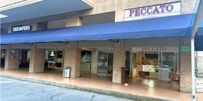 EXCELENTE LOCAL COMERCIAL EN LA AVENIDA LAS VEGAS, UNA ZONA DE ALTO FLUJO VEHICULAR Y PEATONAL, IDEAL PARA NEGOCIOS QUE BUSCAN VISIBILIDAD Y CRECIMIENTO. EL LOCAL TIENE UN AREA DE 29 METROS MAS 25 DE MEZANINE Y UNA TERRAZA DE 18 METROS PARA INSTALAR MESAS. EL LOCAL CUENTA CON UN ESPACIO ABIERTO CON EXCELENTE ILUMINACIÓN NATURAL Y PARQUEADERO PARA VISITANTES. UNA EXCELENTE INVERSIÓN.

 
