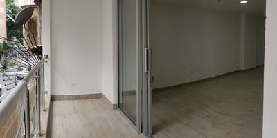 OFICINA UBICADA A POCAS CUADRAS DEL PARQUE DE SABANETA, EXCELENTES ESPACIOS, ACABADOS MODERNOS, IDEAL PARA CONSULTORIOS, OFICINAS EN GENERAL, SPA DE BELLEZA ENTRE OTRAS